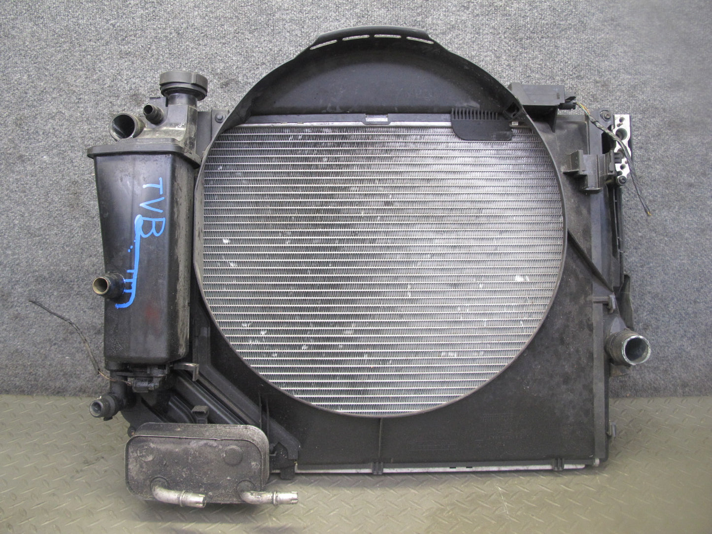 01-02 BMW E46 M54 Engine Radiator A/C Condenser Oil Cooler Shroud Set OEM