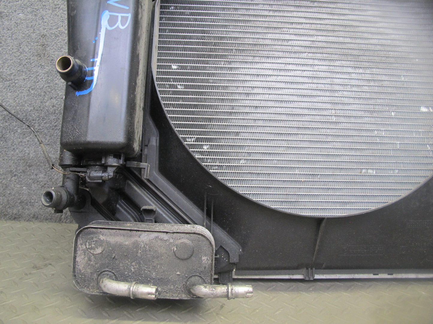 01-02 BMW E46 M54 Engine Radiator A/C Condenser Oil Cooler Shroud Set OEM