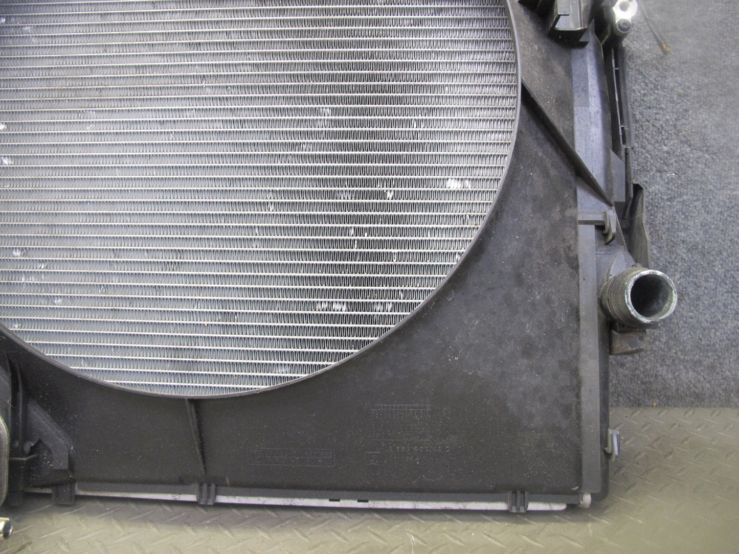 01-02 BMW E46 M54 Engine Radiator A/C Condenser Oil Cooler Shroud Set OEM