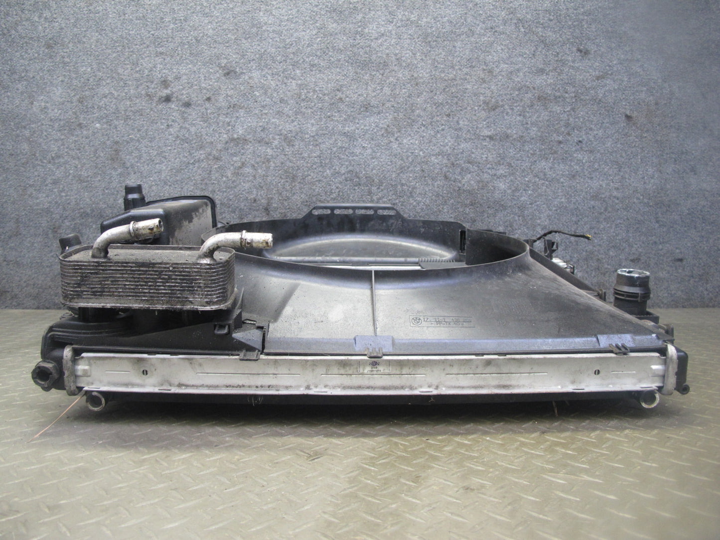 01-02 BMW E46 M54 Engine Radiator A/C Condenser Oil Cooler Shroud Set OEM