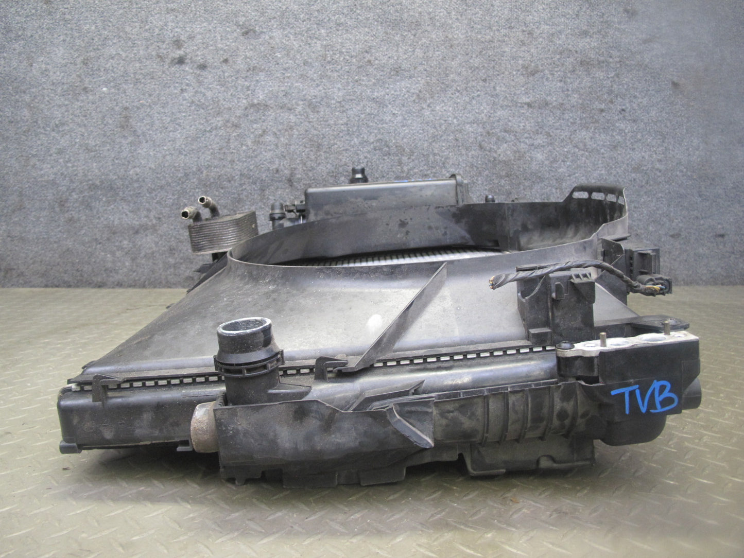 01-02 BMW E46 M54 Engine Radiator A/C Condenser Oil Cooler Shroud Set OEM