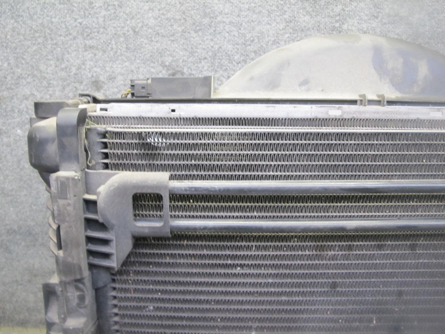 01-02 BMW E46 M54 Engine Radiator A/C Condenser Oil Cooler Shroud Set OEM