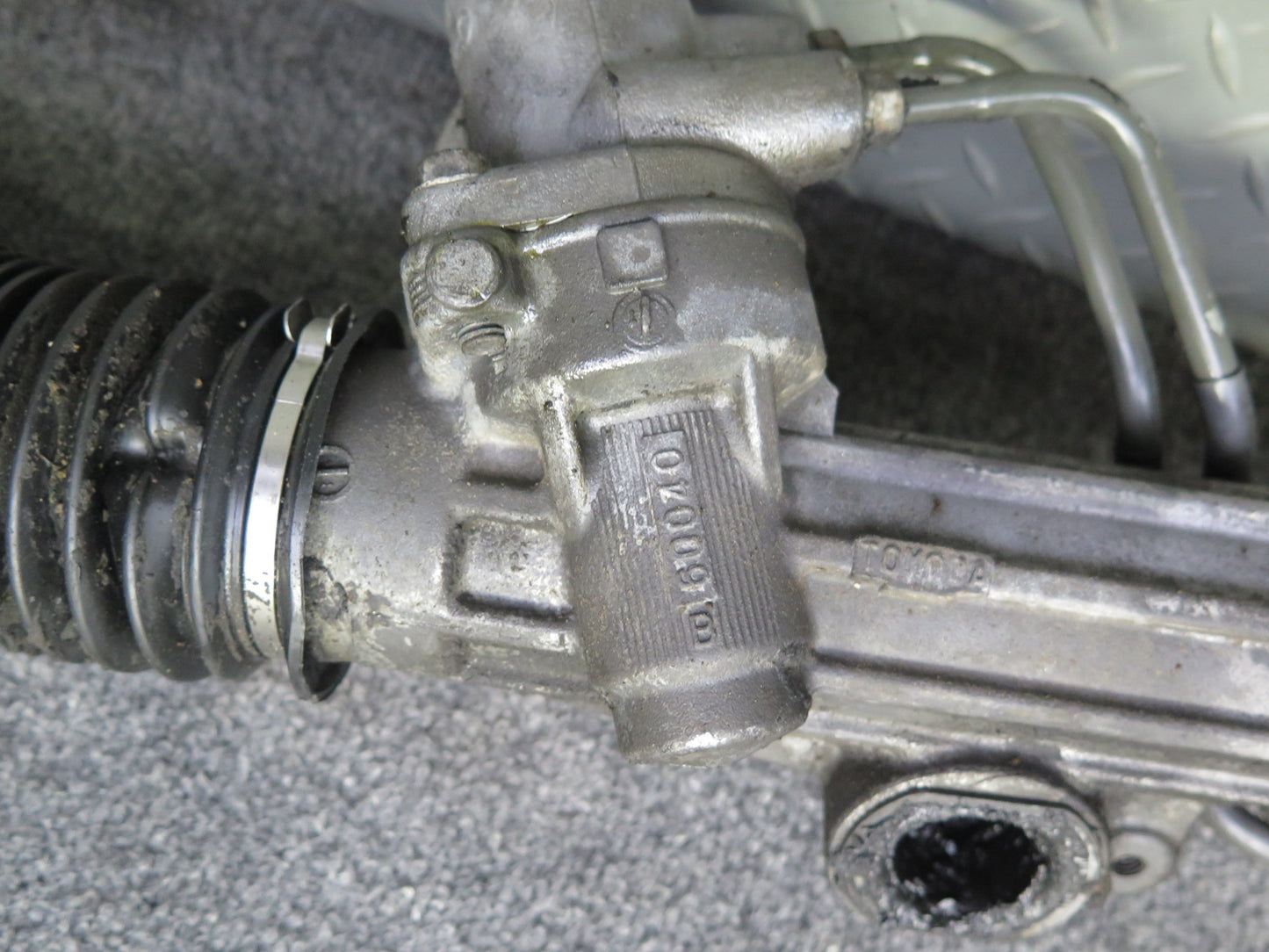 2003-2007 Lexus UZJ100L LX470 Power Steering Rack & Pinion Gear Assembly