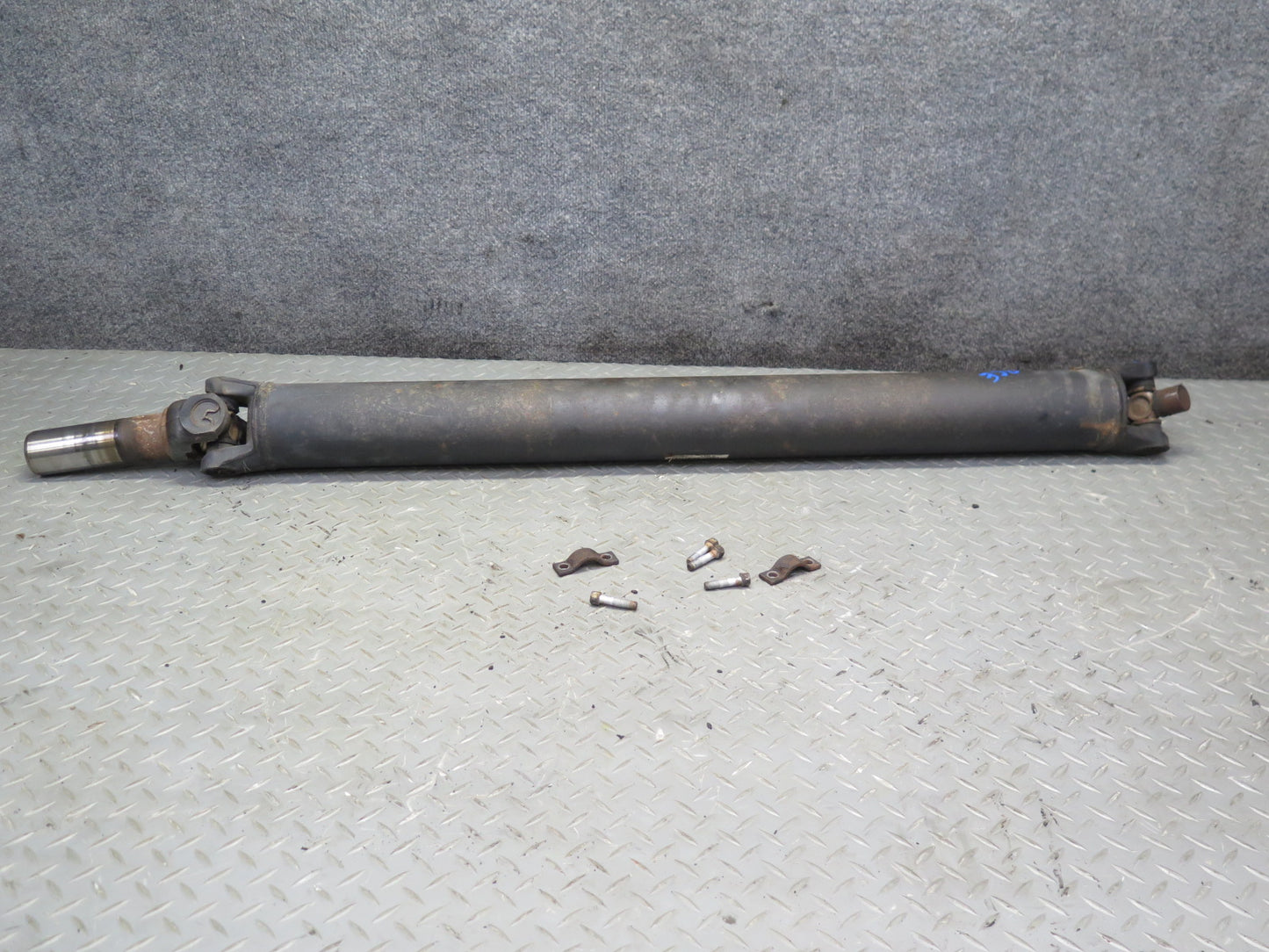 2009-2014 Cadillac Escalade 6.2L AWD Rear Driveshaft Drive Shaft 22845689