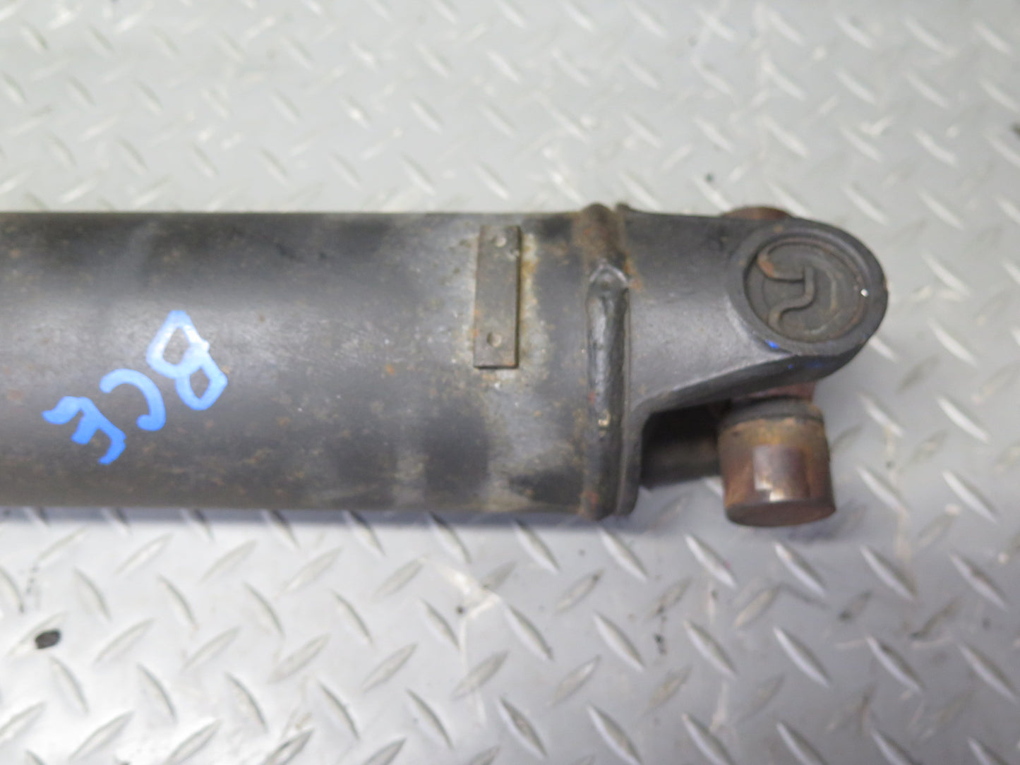 2009-2014 Cadillac Escalade 6.2L AWD Rear Driveshaft Drive Shaft 22845689