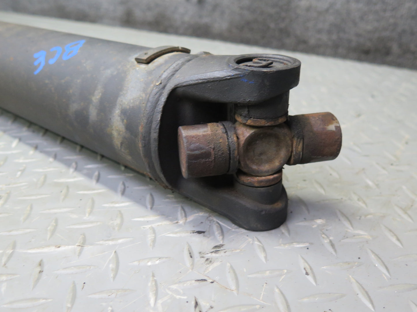 2009-2014 Cadillac Escalade 6.2L AWD Rear Driveshaft Drive Shaft 22845689