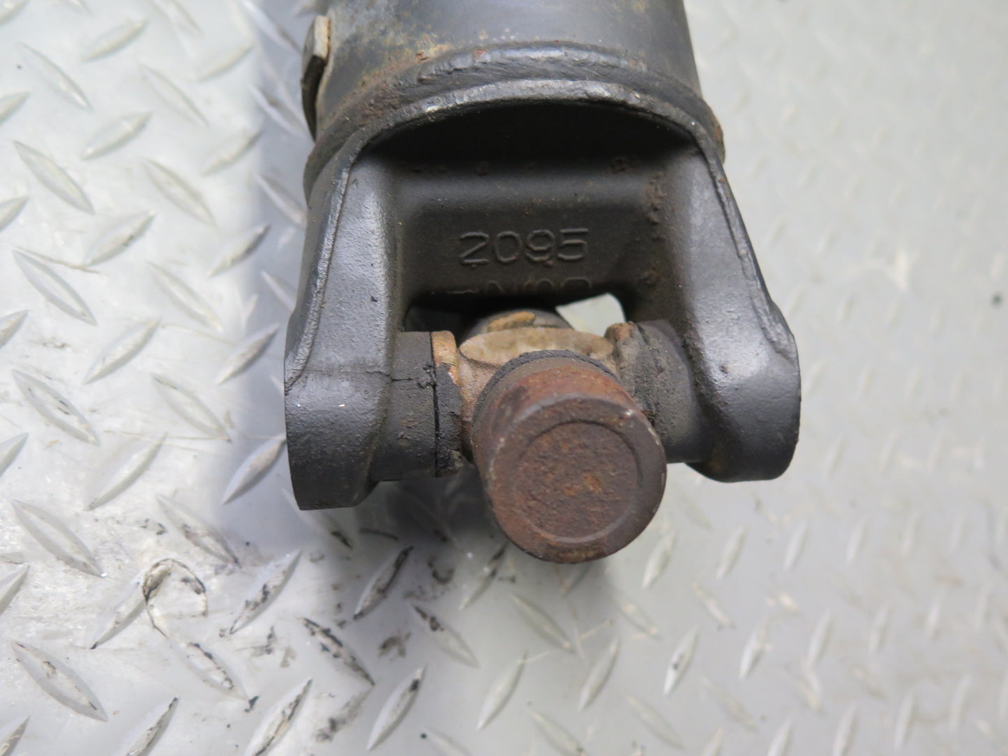 2009-2014 Cadillac Escalade 6.2L AWD Rear Driveshaft Drive Shaft 22845689