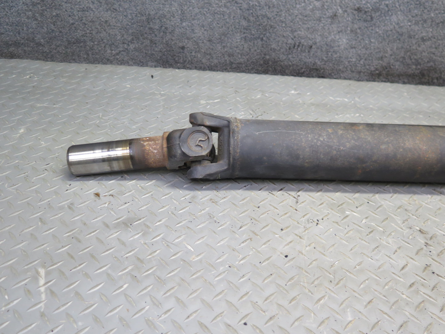 2009-2014 Cadillac Escalade 6.2L AWD Rear Driveshaft Drive Shaft 22845689