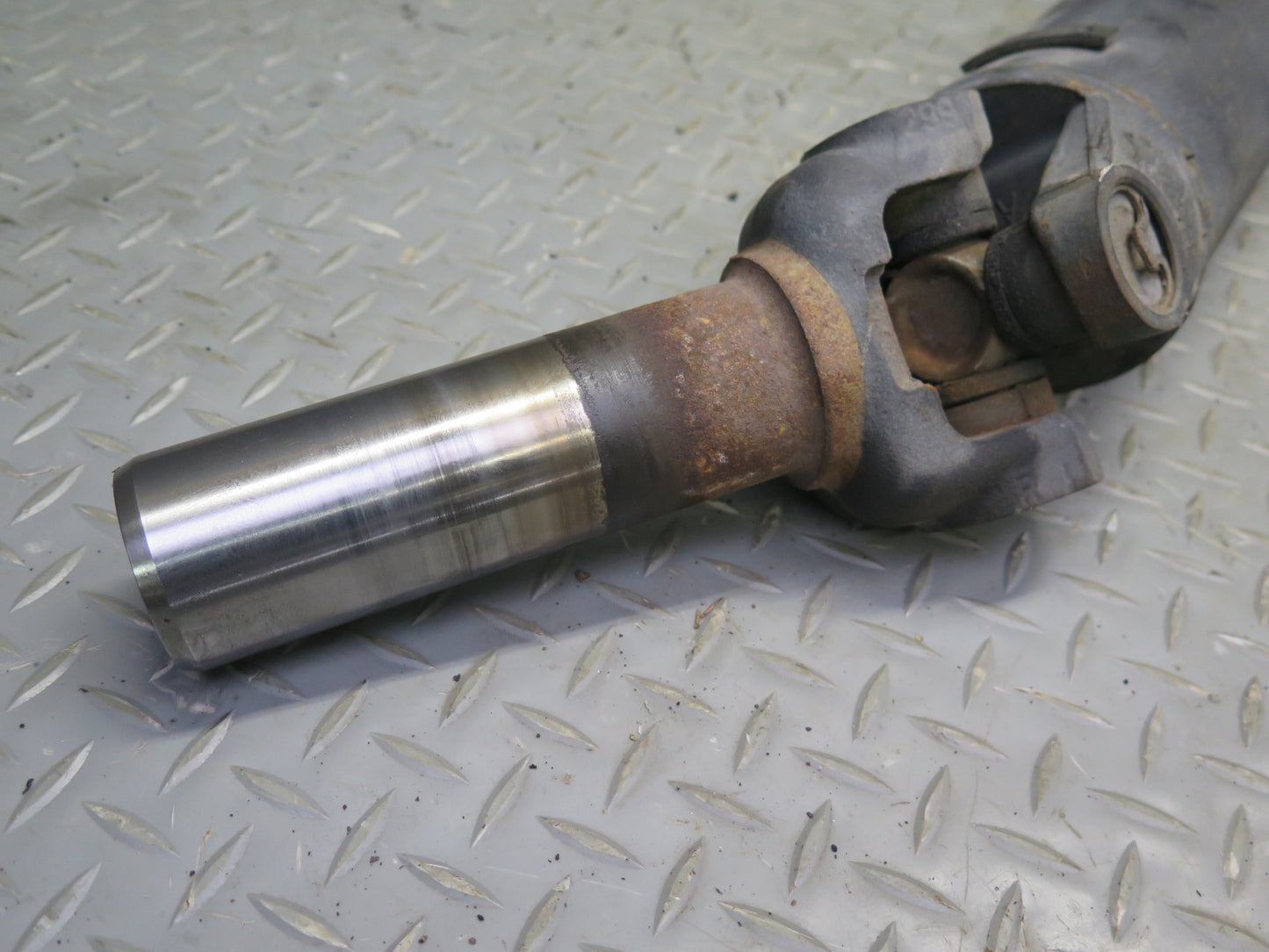 2009-2014 Cadillac Escalade 6.2L AWD Rear Driveshaft Drive Shaft 22845689