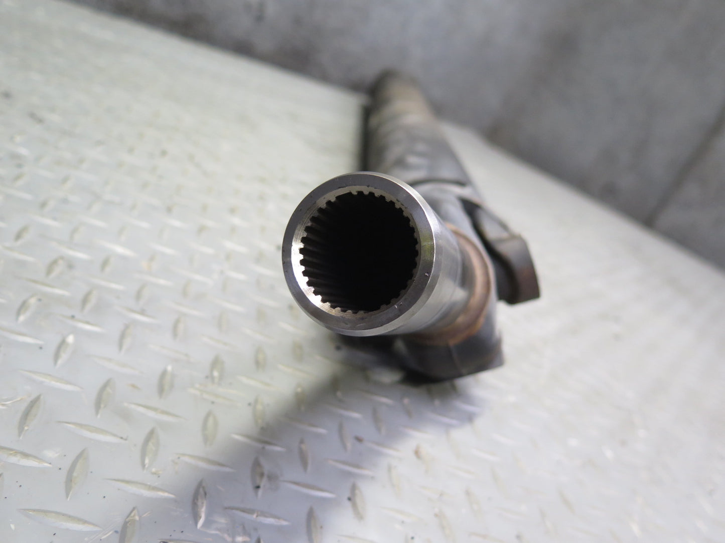 2009-2014 Cadillac Escalade 6.2L AWD Rear Driveshaft Drive Shaft 22845689