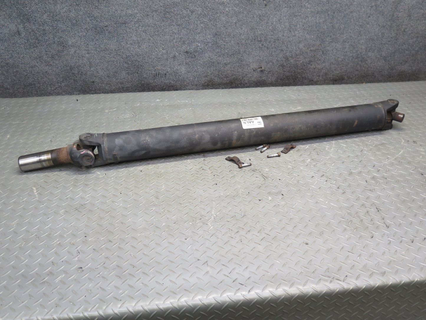 2009-2014 Cadillac Escalade 6.2L AWD Rear Driveshaft Drive Shaft 22845689