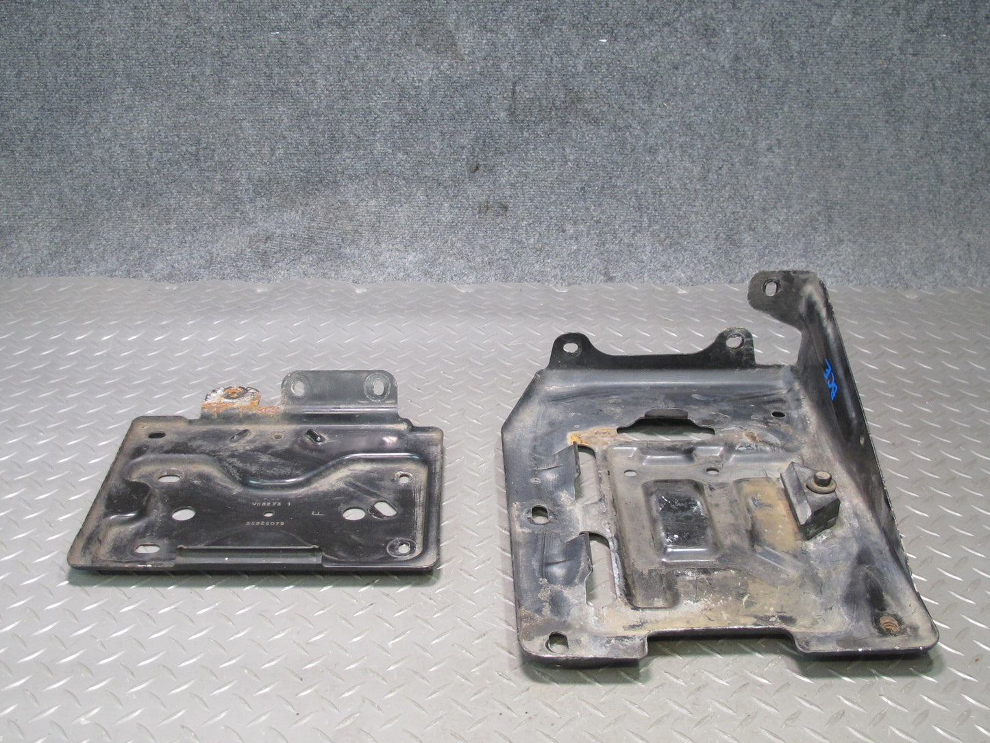 2007-2014 Cadillac Escalade Battery Tray Holder Bracket Support