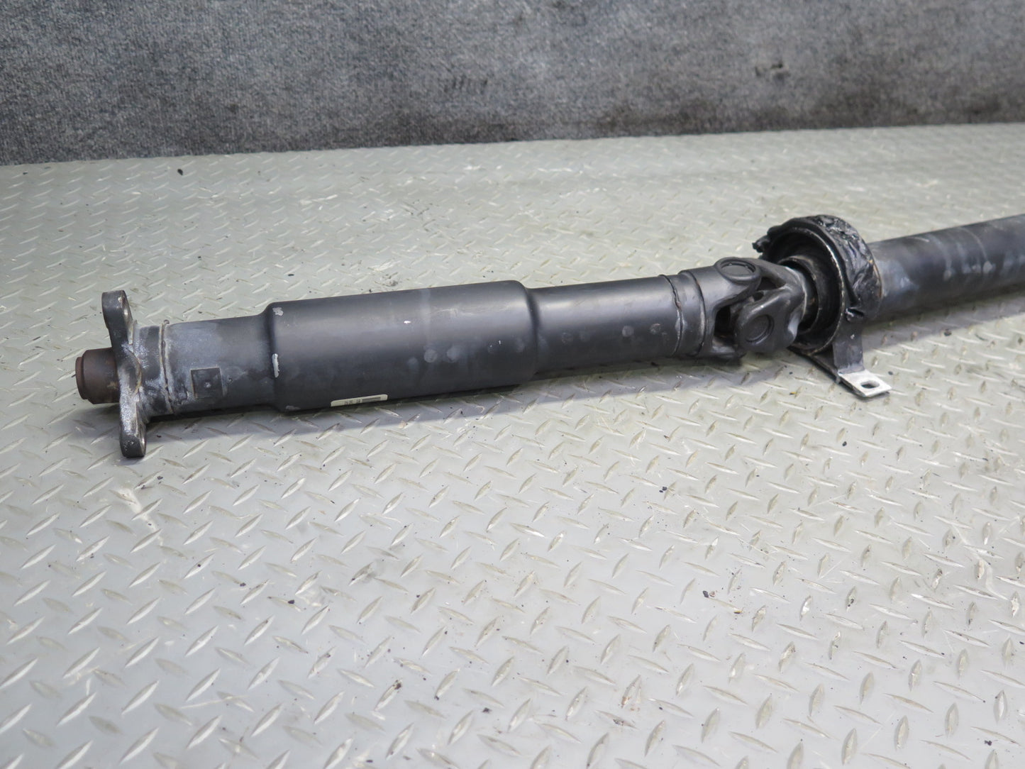 01-06 BMW E46 330Ci 330i A/T Rear Driveshaft Drive Shaft 7505211 OEM
