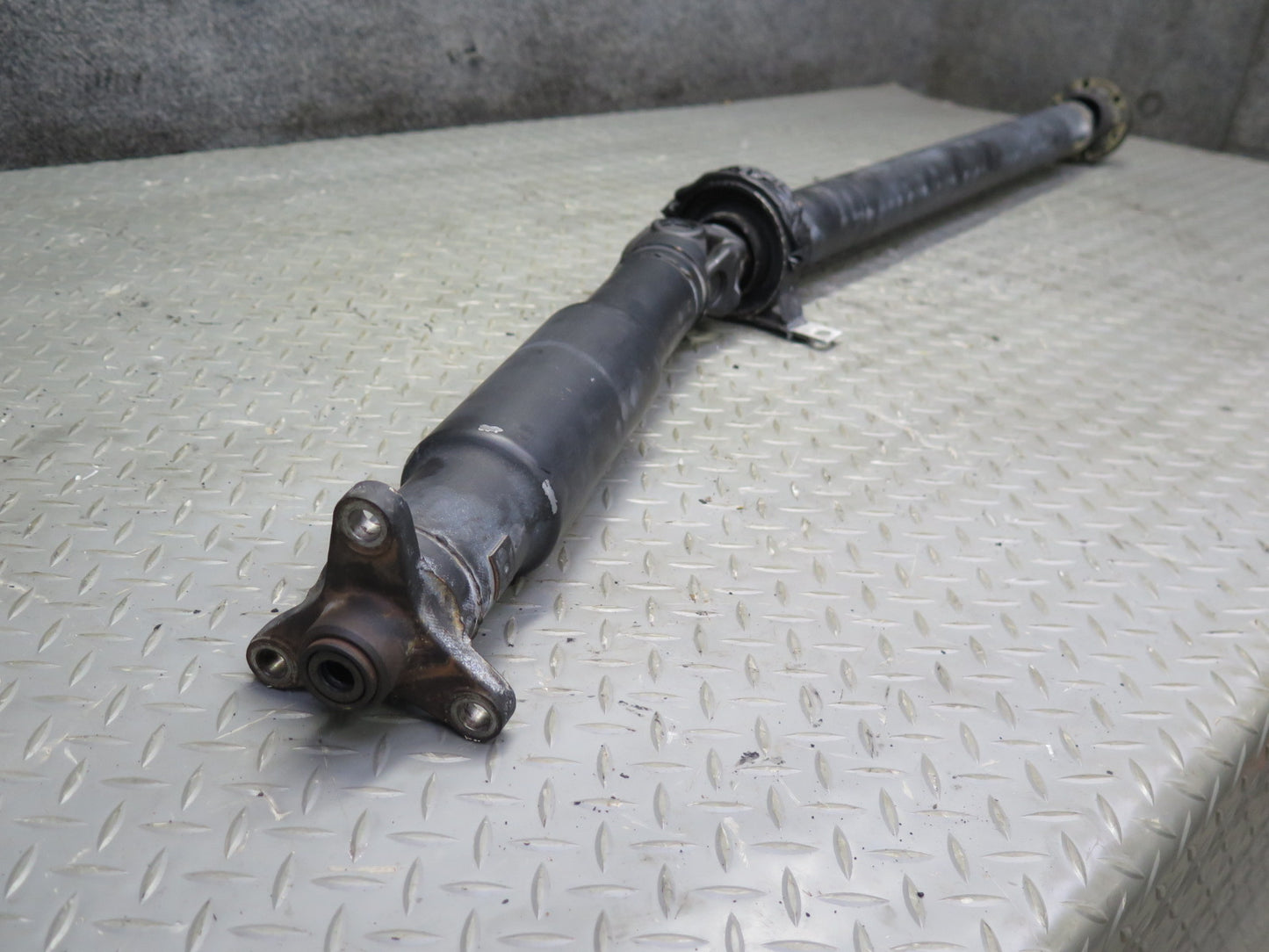 01-06 BMW E46 330Ci 330i A/T Rear Driveshaft Drive Shaft 7505211 OEM