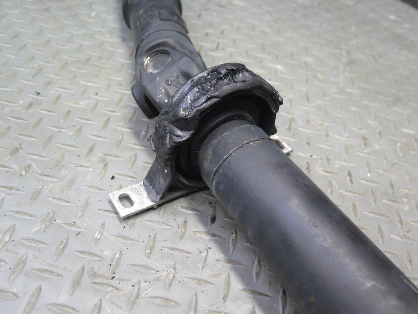 01-06 BMW E46 330Ci 330i A/T Rear Driveshaft Drive Shaft 7505211 OEM