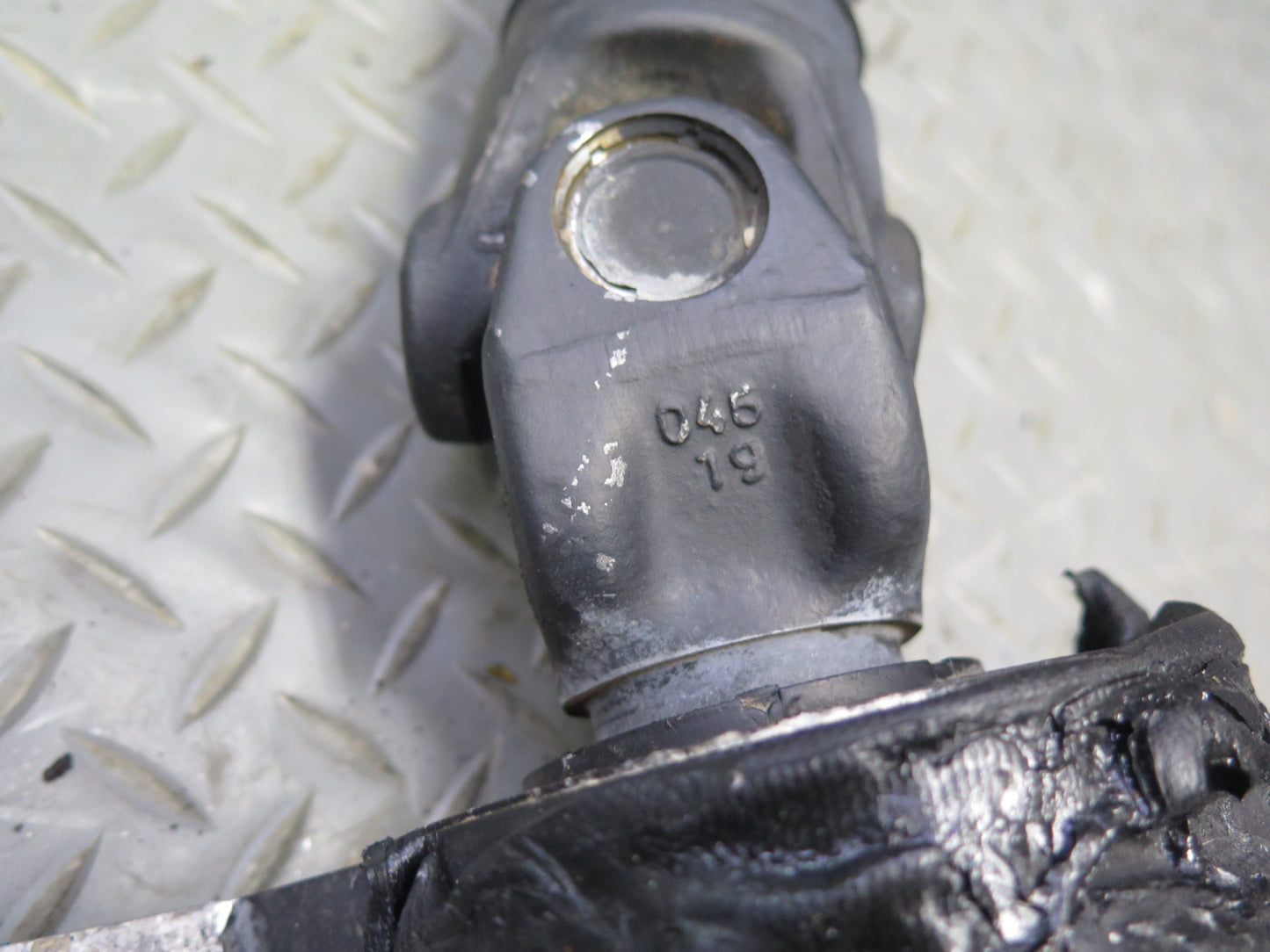 01-06 BMW E46 330Ci 330i A/T Rear Driveshaft Drive Shaft 7505211 OEM