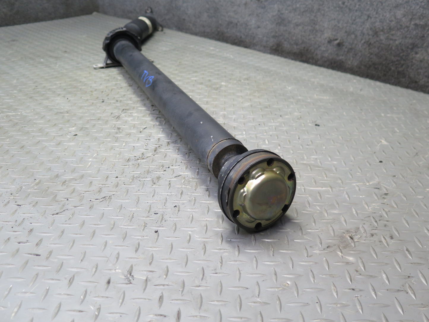 01-06 BMW E46 330Ci 330i A/T Rear Driveshaft Drive Shaft 7505211 OEM