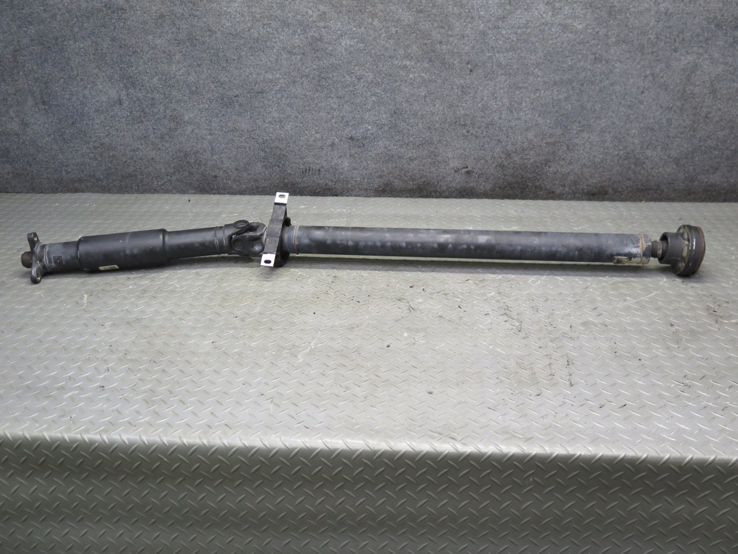 01-06 BMW E46 330Ci 330i A/T Rear Driveshaft Drive Shaft 7505211 OEM