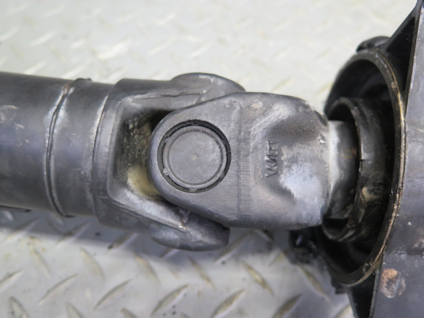 01-06 BMW E46 330Ci 330i A/T Rear Driveshaft Drive Shaft 7505211 OEM