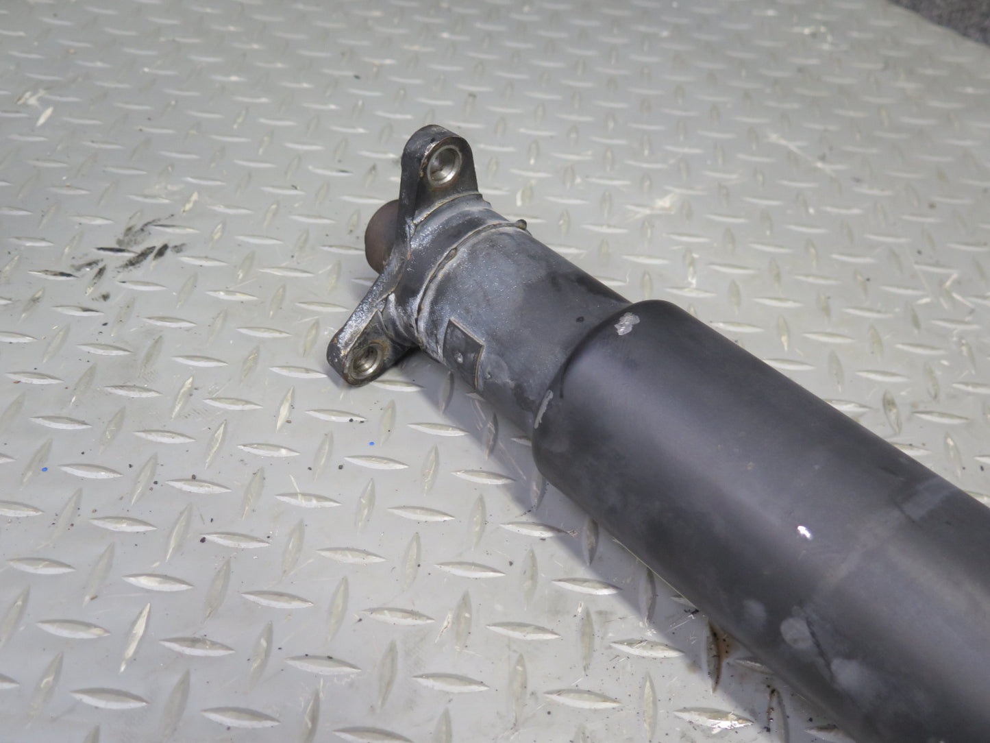 01-06 BMW E46 330Ci 330i A/T Rear Driveshaft Drive Shaft 7505211 OEM