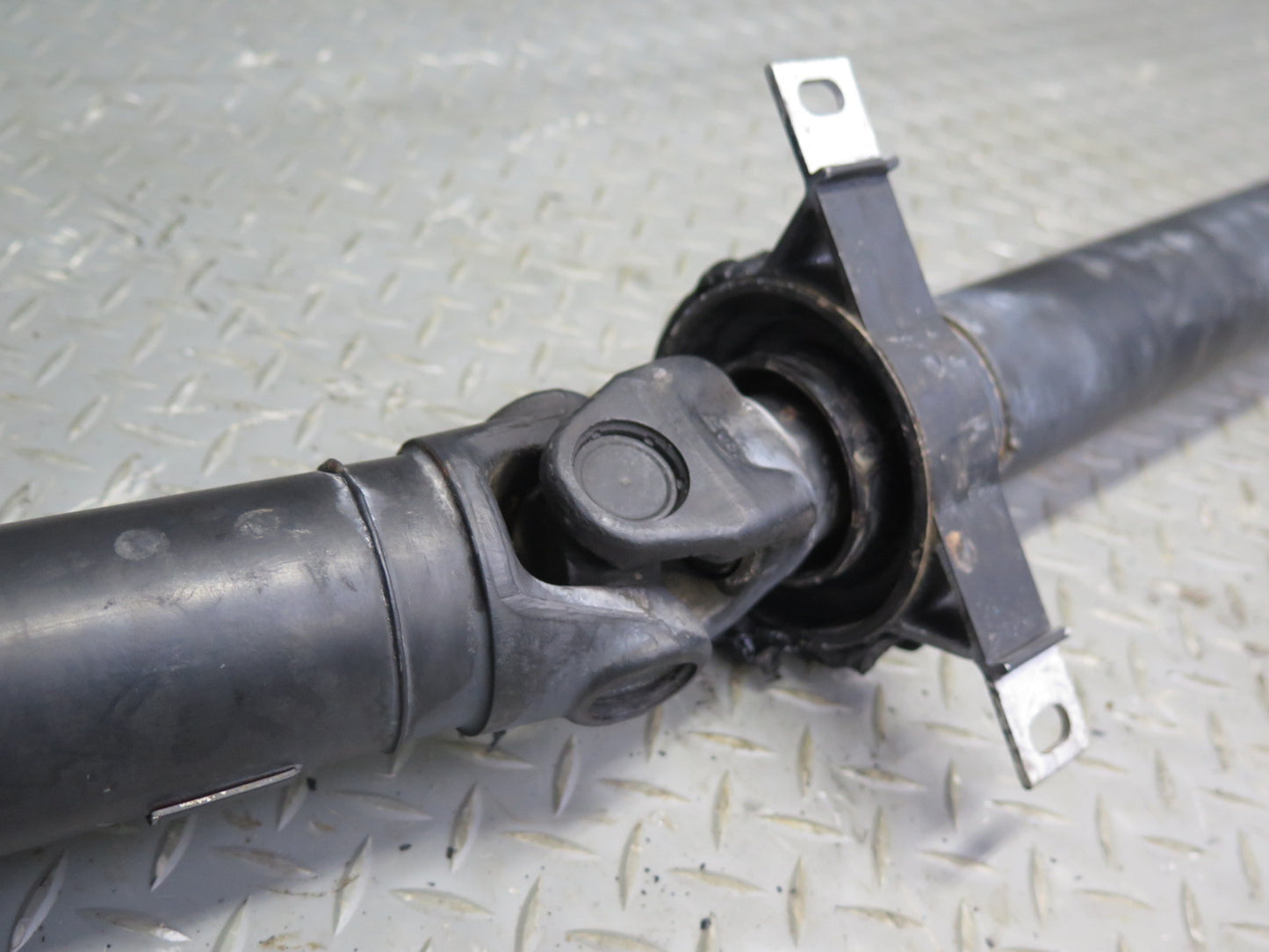 01-06 BMW E46 330Ci 330i A/T Rear Driveshaft Drive Shaft 7505211 OEM