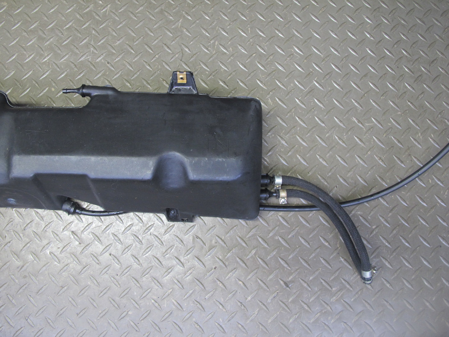 81-85 Mercedes R107 380SL Fuel Evap Vapor Charcoal Canister w Pipe OEM