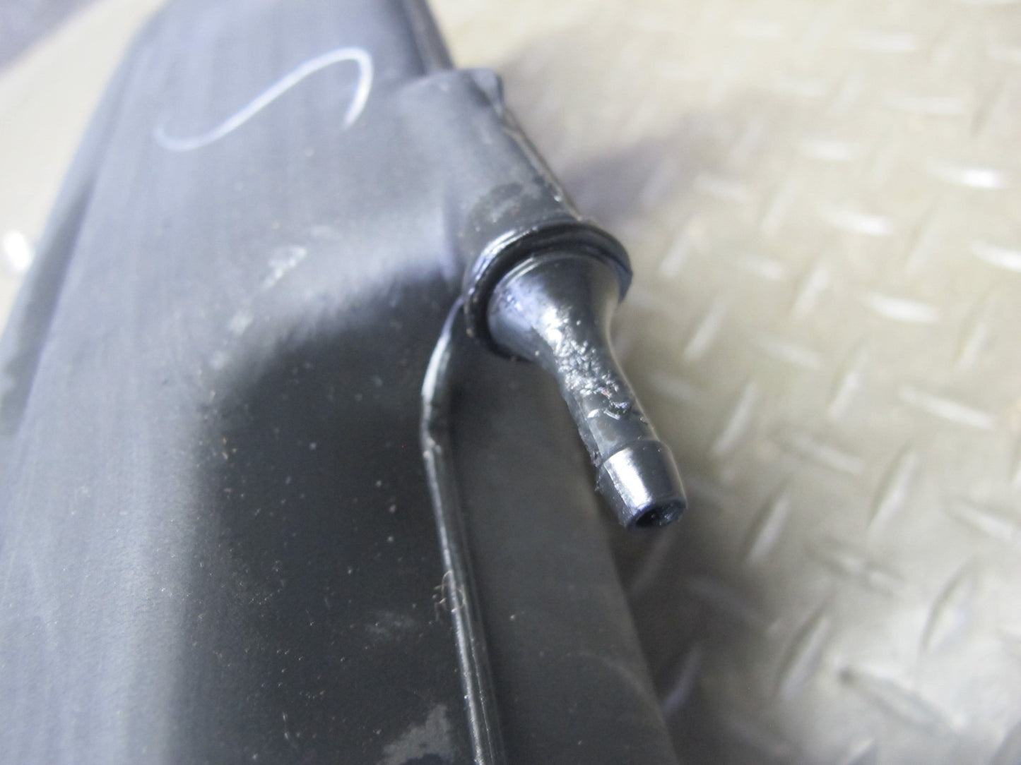 81-85 Mercedes R107 380SL Fuel Evap Vapor Charcoal Canister w Pipe OEM