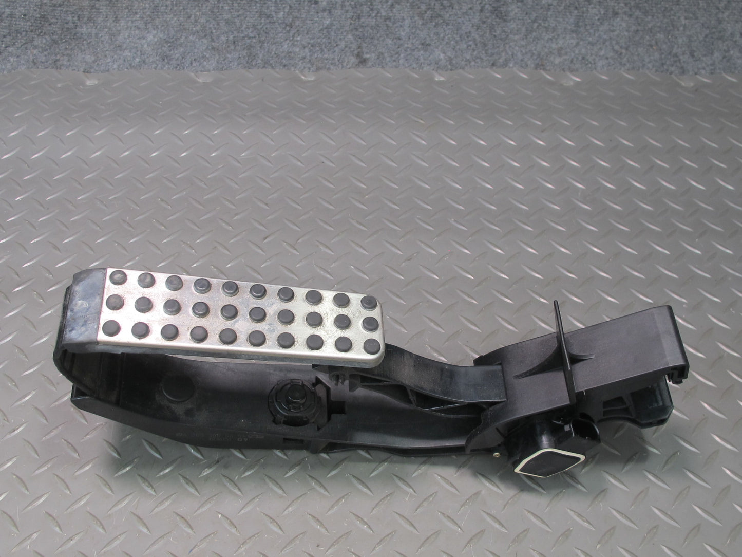 05-11 Mercedes R171 Slk-class Gas Acceleration Pedal 2033000604 OEM