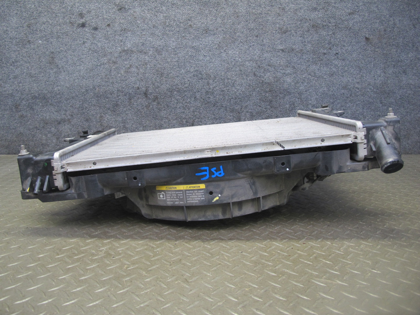 06-10 Pontiac Solstice SKY 2.4L A/T Engine Cooling Radiator w Fanshroud 20K OEM