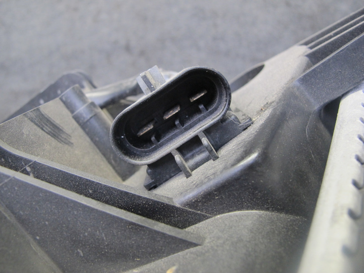 06-10 Pontiac Solstice SKY 2.4L A/T Engine Cooling Radiator w Fanshroud 20K OEM