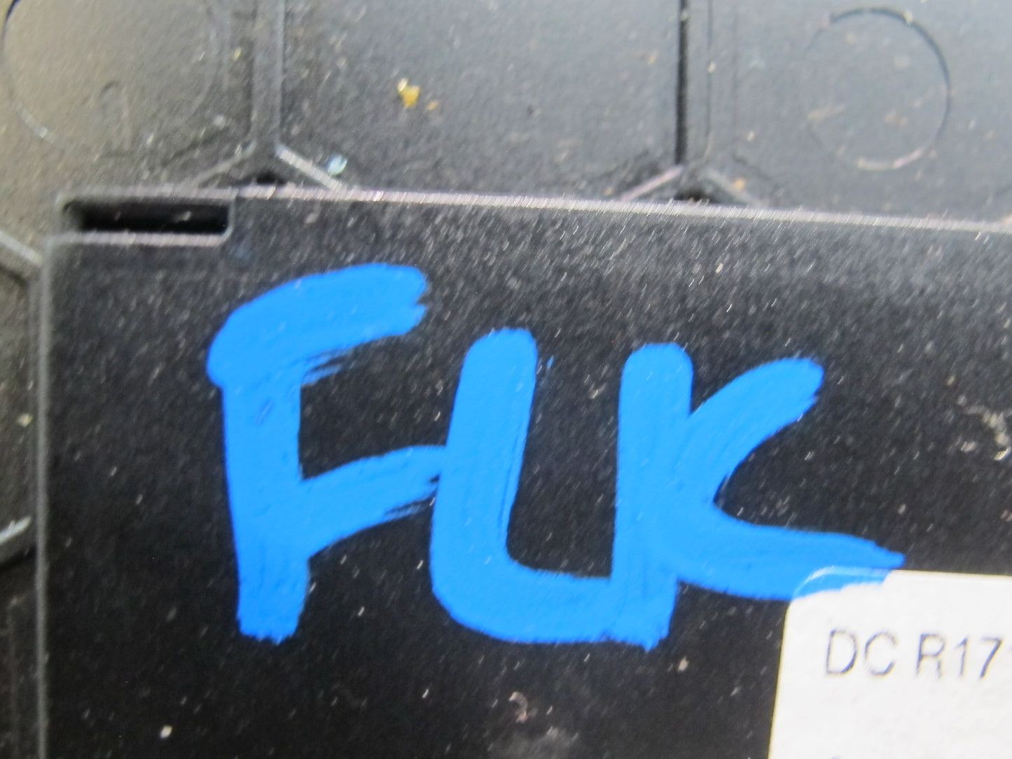 05-11 Mercedes R171 SLK Dash Front Center Ash Tray w Lighter 1716800152 OEM