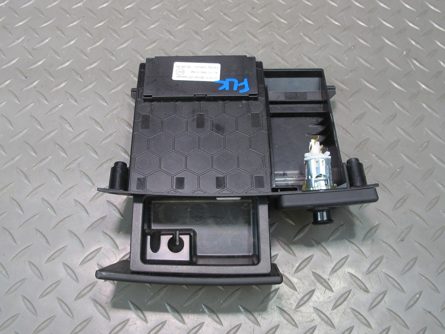 05-11 Mercedes R171 SLK Dash Front Center Ash Tray w Lighter 1716800152 OEM