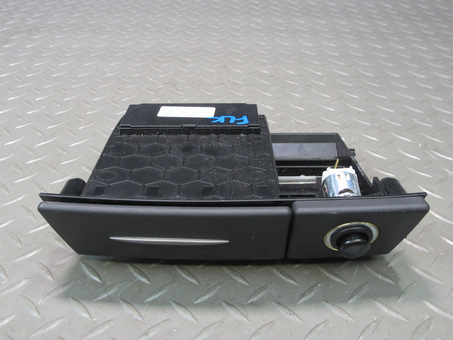 05-11 Mercedes R171 SLK Dash Front Center Ash Tray w Lighter 1716800152 OEM