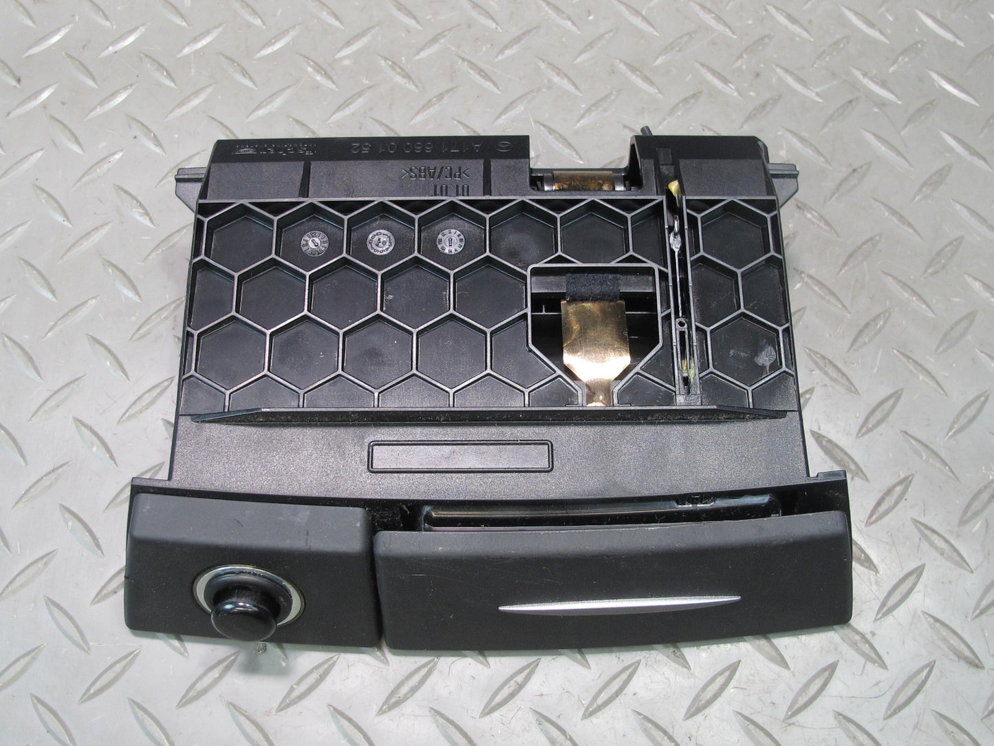 05-11 Mercedes R171 SLK Dash Front Center Ash Tray w Lighter 1716800152 OEM