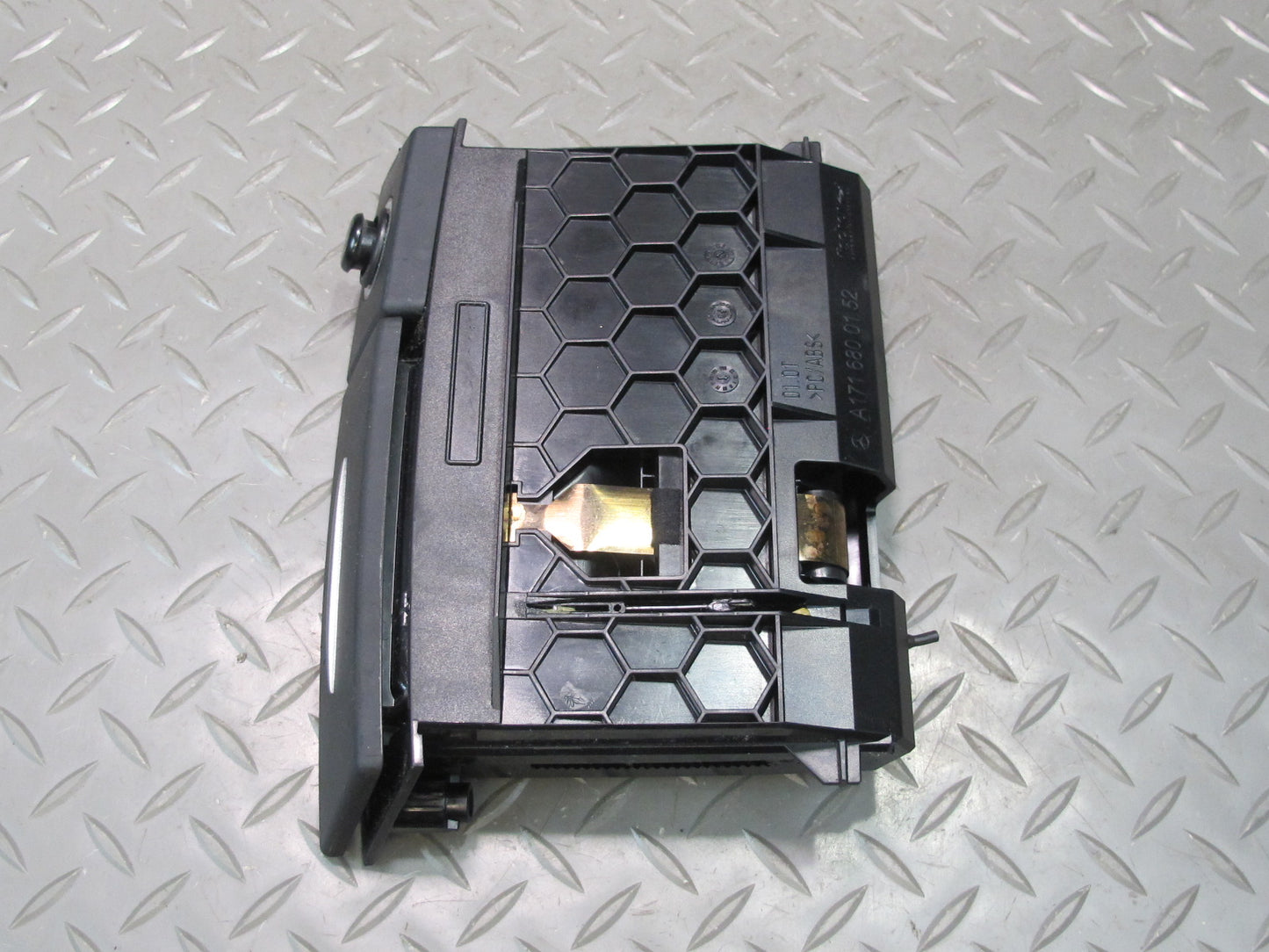 05-11 Mercedes R171 SLK Dash Front Center Ash Tray w Lighter 1716800152 OEM