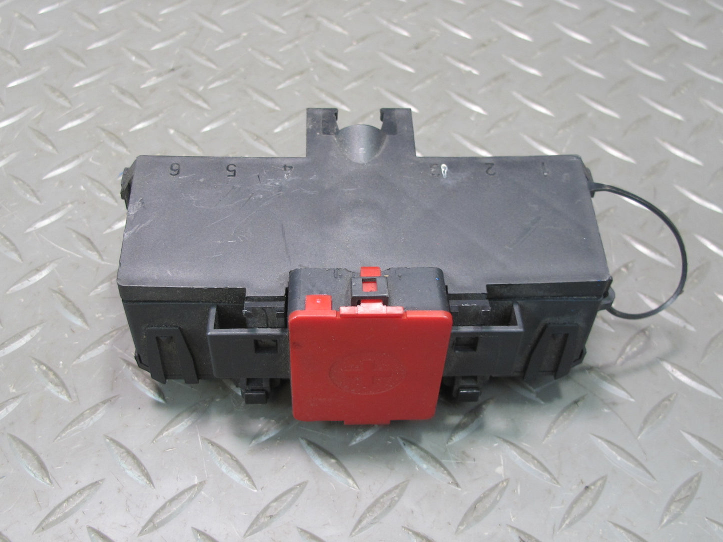 05-11 Mercedes R171 Slk-class Positive Battery Terminal Fuse Box 2035450803 OEM