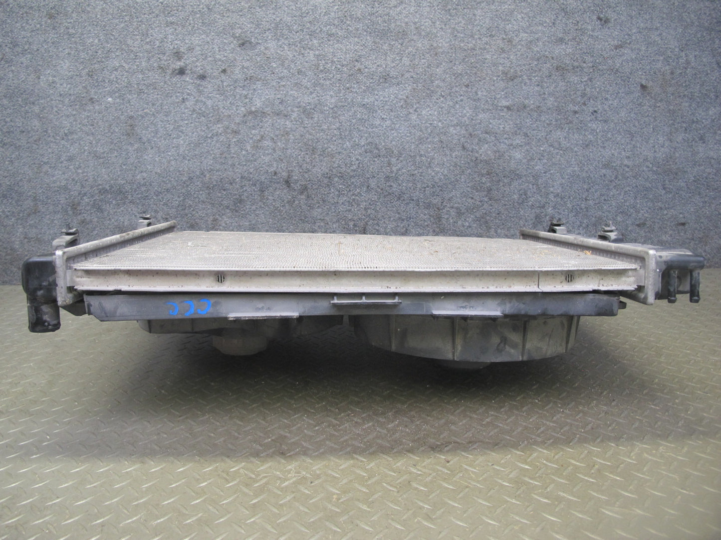 98-04 Chevrolet Corvette C5 A/T Engine Cooling Radiator w Fan & Shroud 88K OEM