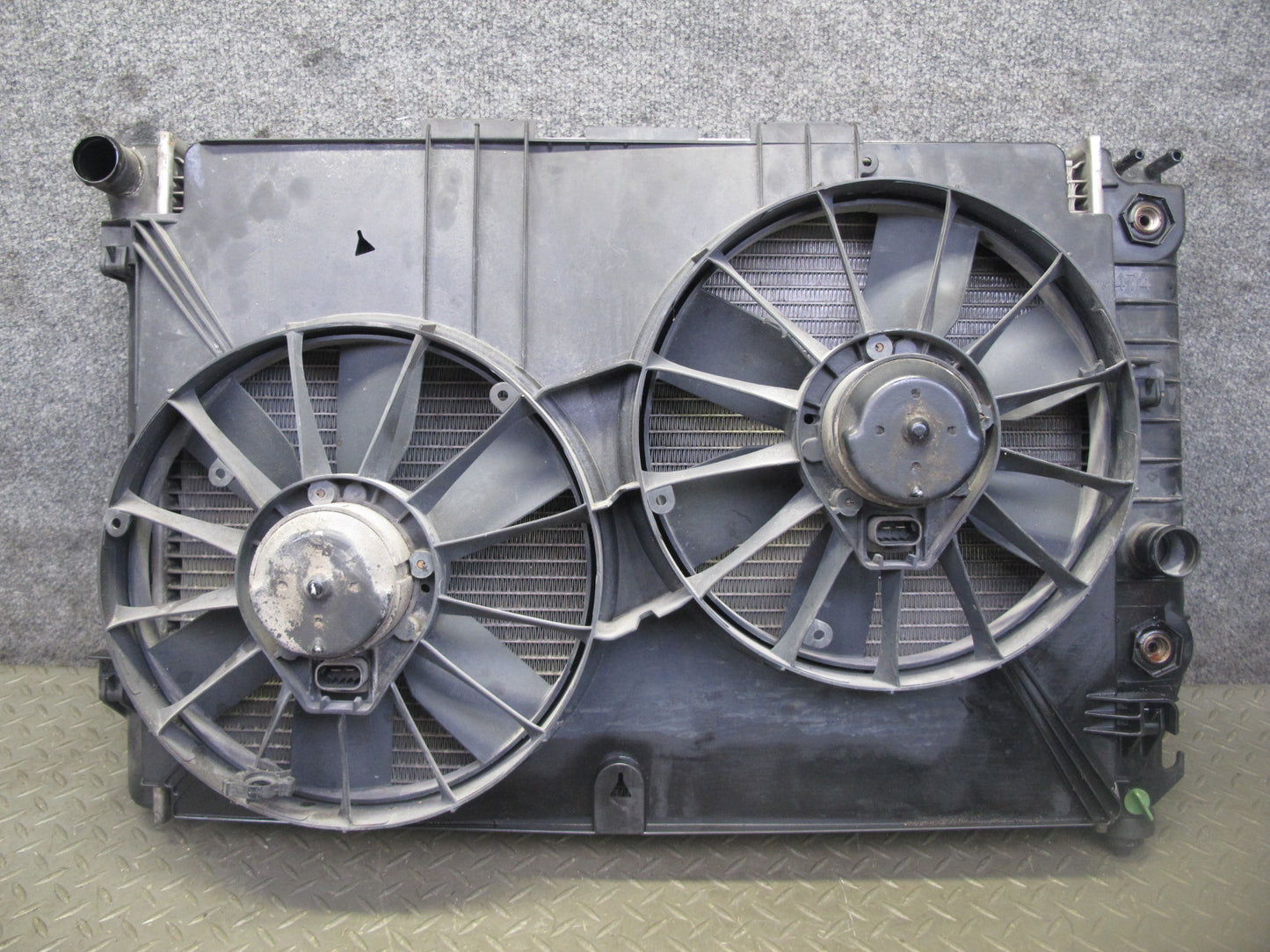 98-04 Chevrolet Corvette C5 A/T Engine Cooling Radiator w Fan & Shroud 88K OEM