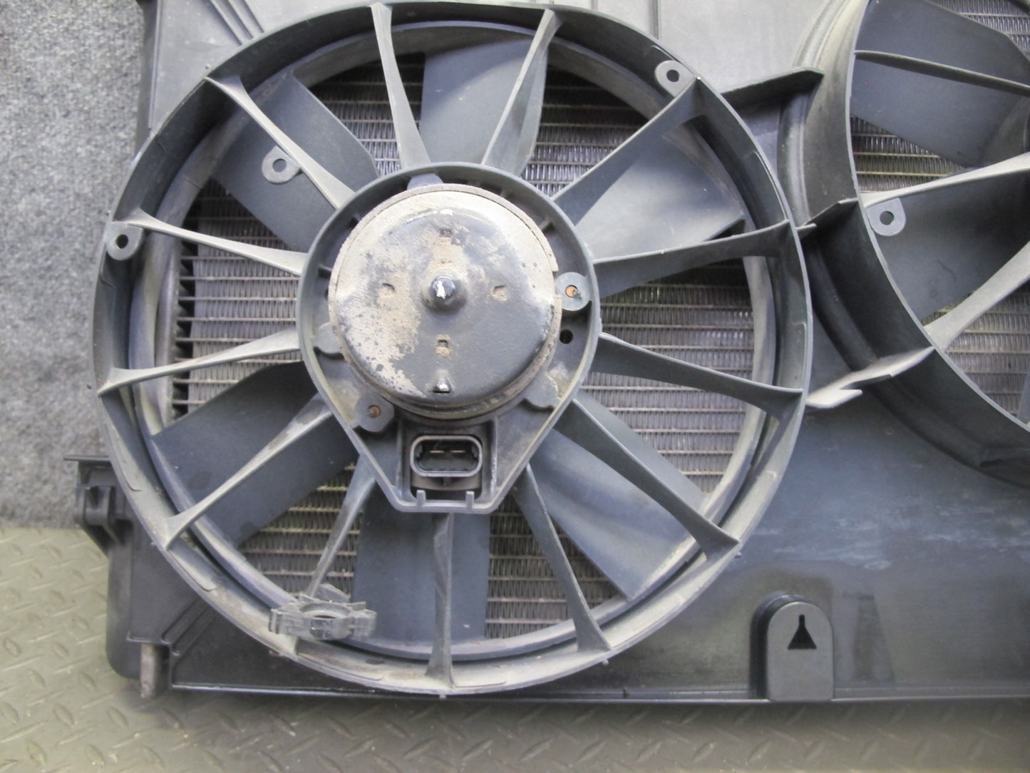 98-04 Chevrolet Corvette C5 A/T Engine Cooling Radiator w Fan & Shroud 88K OEM