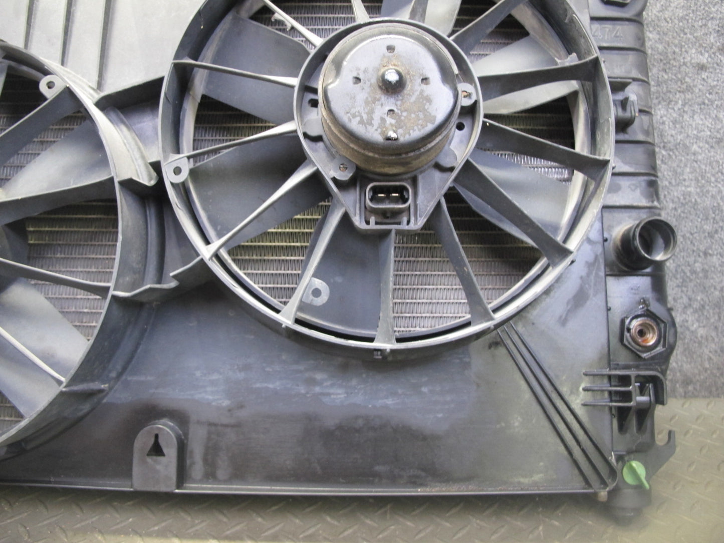 98-04 Chevrolet Corvette C5 A/T Engine Cooling Radiator w Fan & Shroud 88K OEM