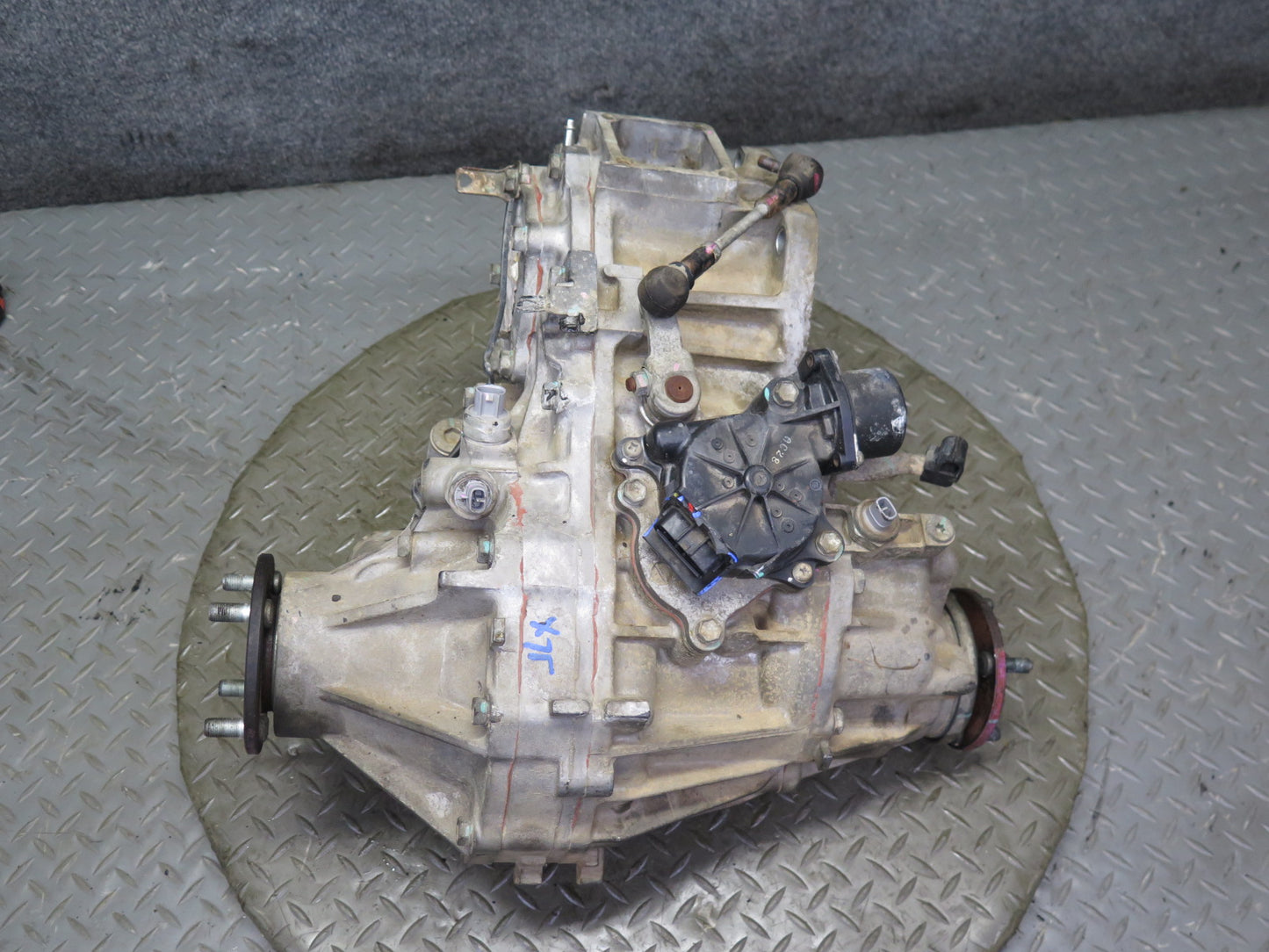 2006-2007 Lexus UZJ100L LX470 Transmission Transfer Case Box w Motor