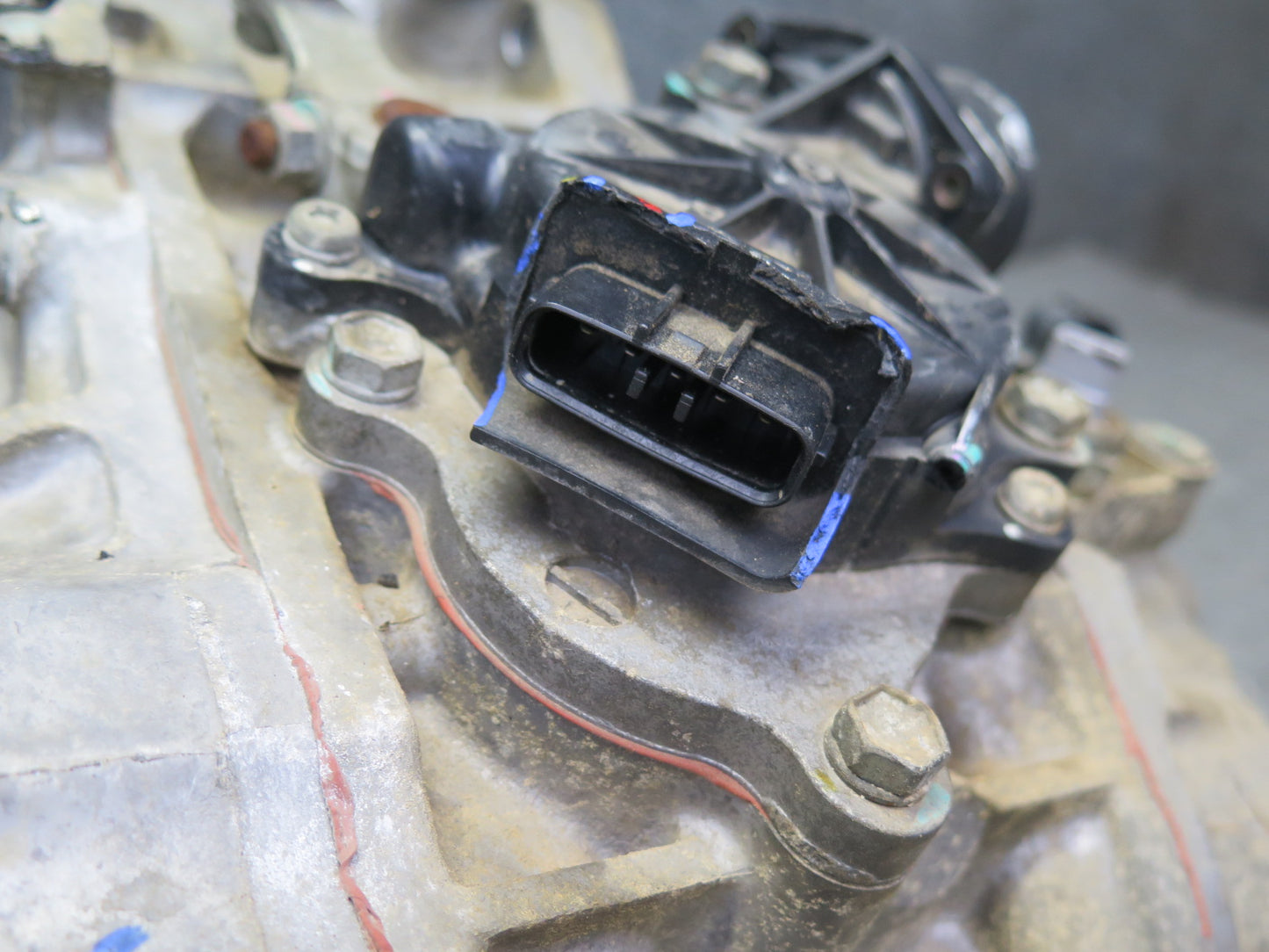 2006-2007 Lexus UZJ100L LX470 Transmission Transfer Case Box w Motor