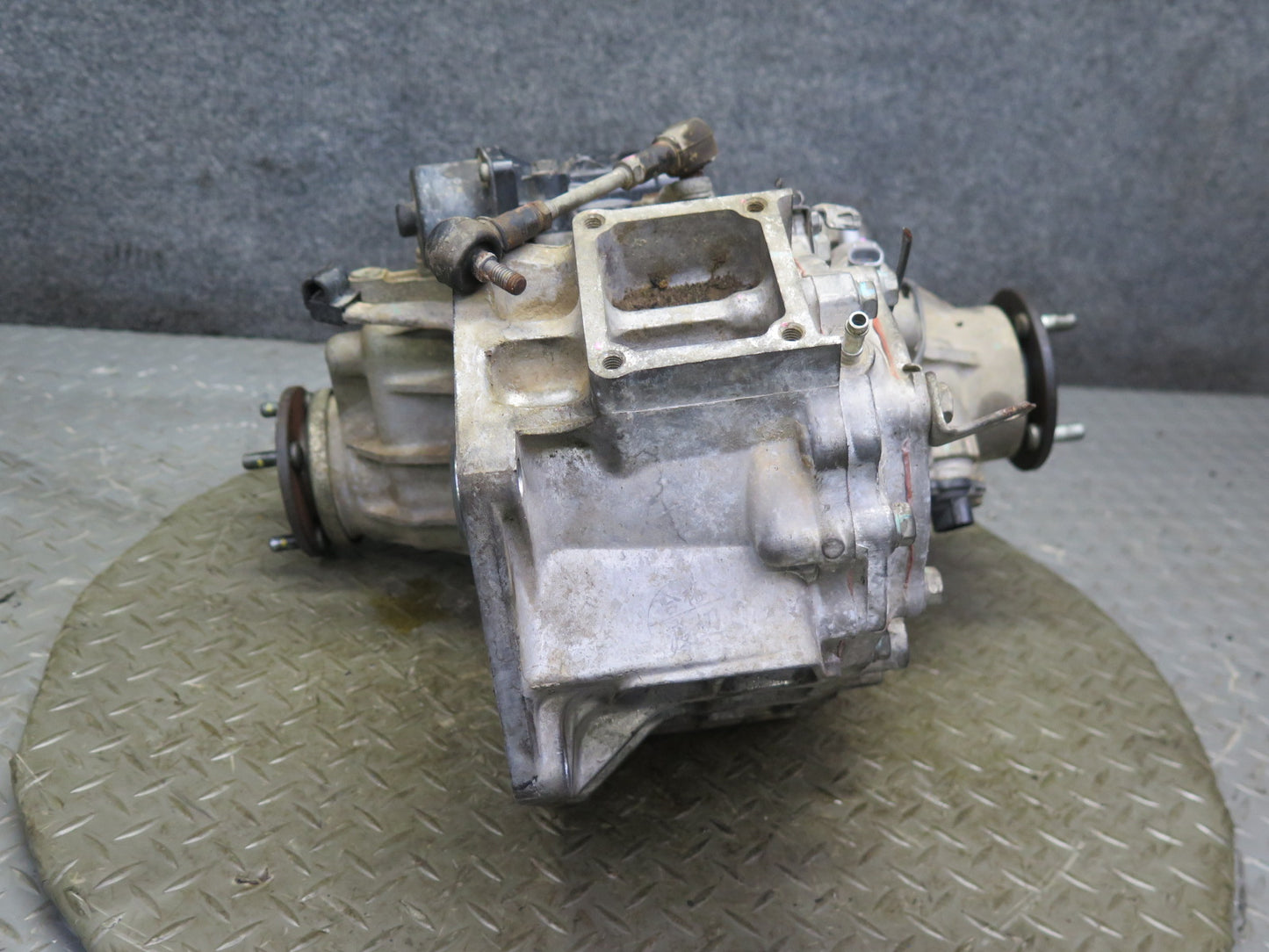 2006-2007 Lexus UZJ100L LX470 Transmission Transfer Case Box w Motor