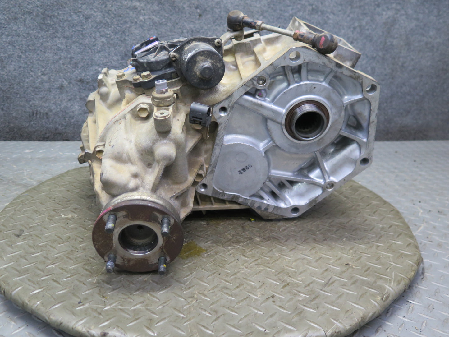 2006-2007 Lexus UZJ100L LX470 Transmission Transfer Case Box w Motor