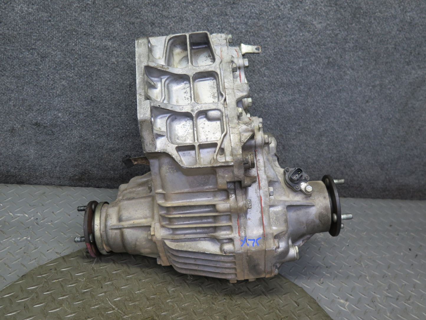 2006-2007 Lexus UZJ100L LX470 Transmission Transfer Case Box w Motor