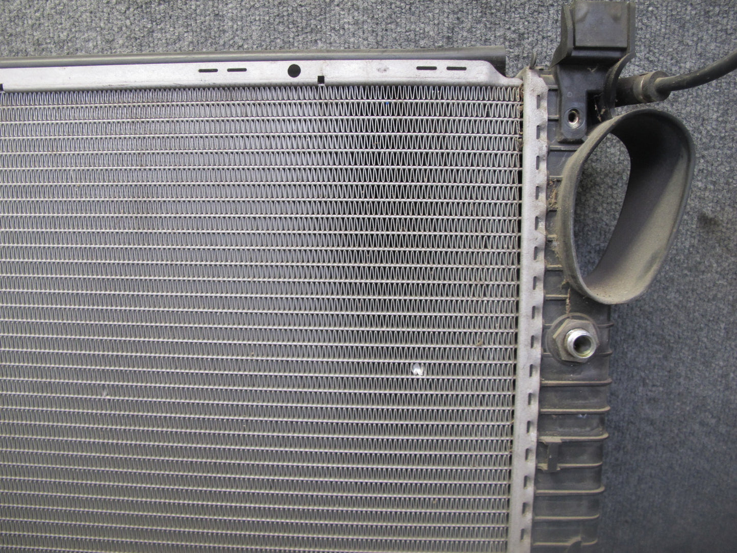 03-06 Mercedes R230 SL500 Engine Radiator Condenser w Oil Cooler OEM