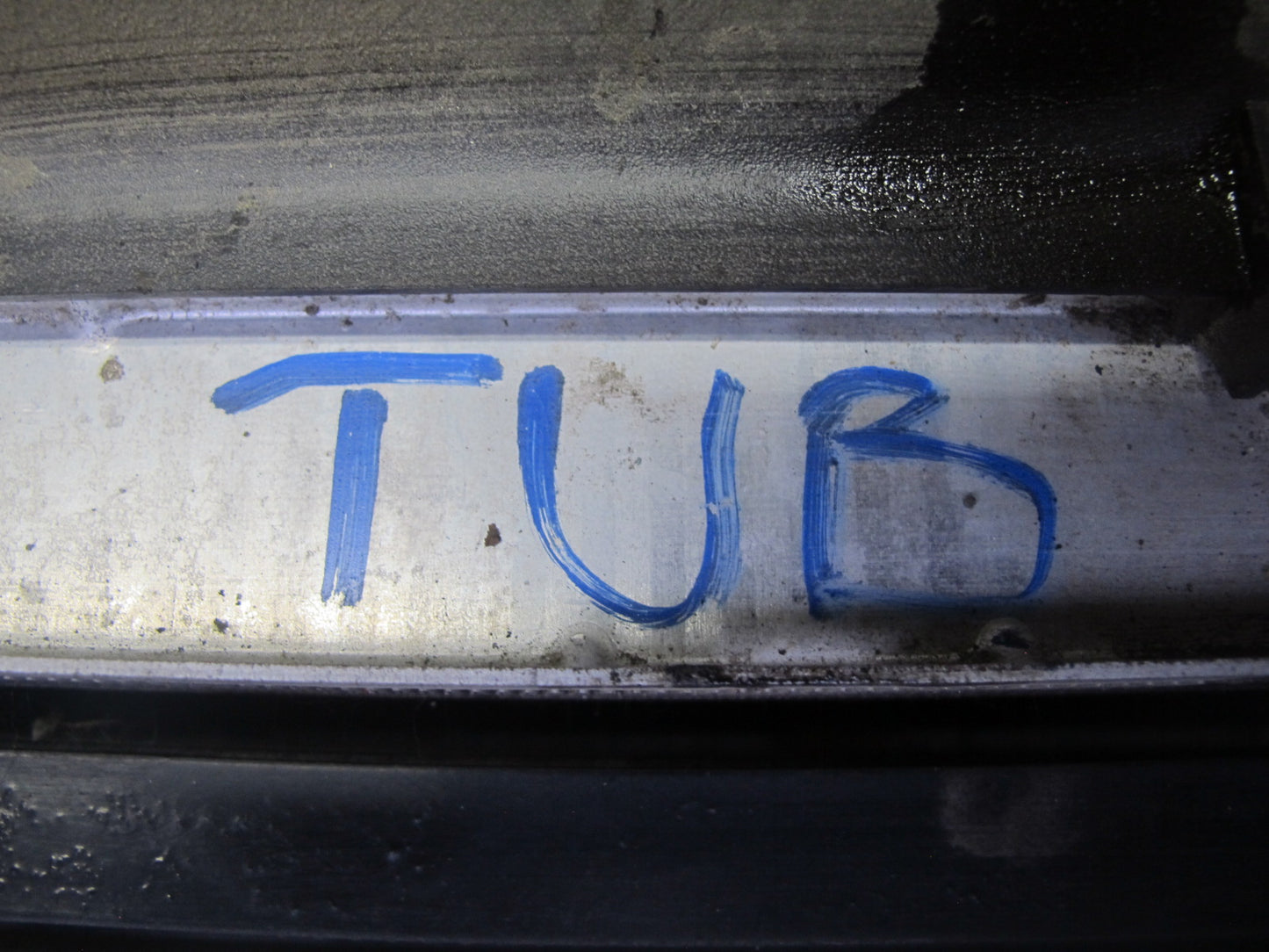 03-06 BMW E46 330Ci M54 A/T Engine Radiator A/C Condenser Oil Cooler Shroud Set