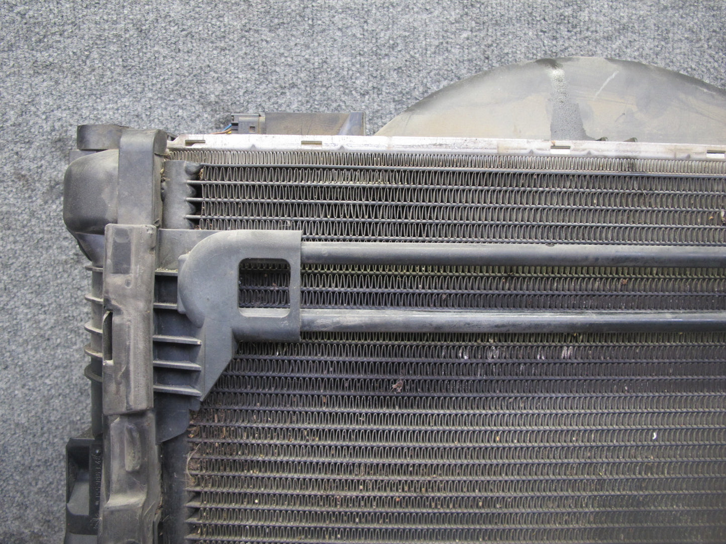 03-06 BMW E46 330Ci M54 A/T Engine Radiator A/C Condenser Oil Cooler Shroud Set