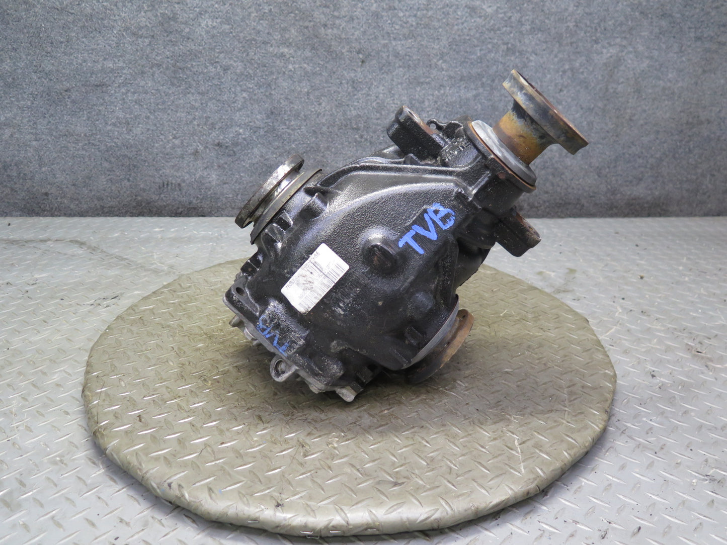 01-06 BMW E46 330i 330Ci A/T Rear Differential Carrier 3.38 Ratio 7505393 OEM
