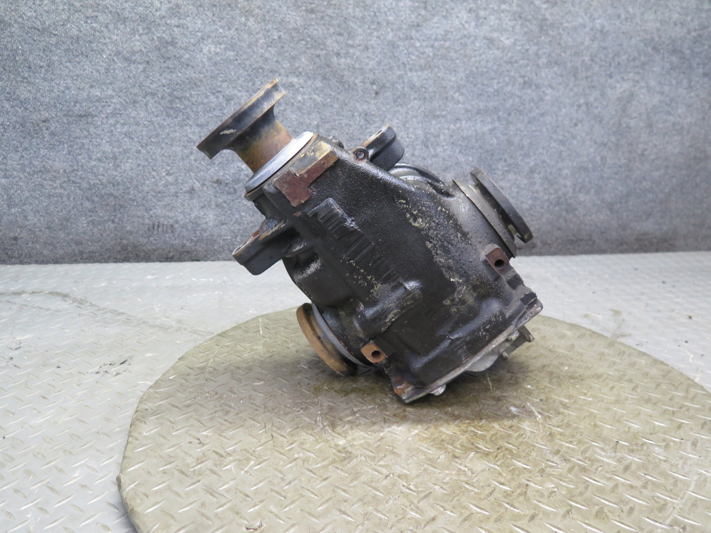 01-06 BMW E46 330i 330Ci A/T Rear Differential Carrier 3.38 Ratio 7505393 OEM